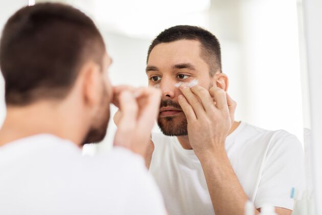 Wie Manner Augenringe Loswerden Men S Health