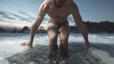 Baden im Eiswasser baut Stress ab