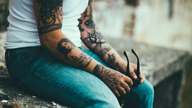 Bei Männern liegen Tattoos voll im Trend