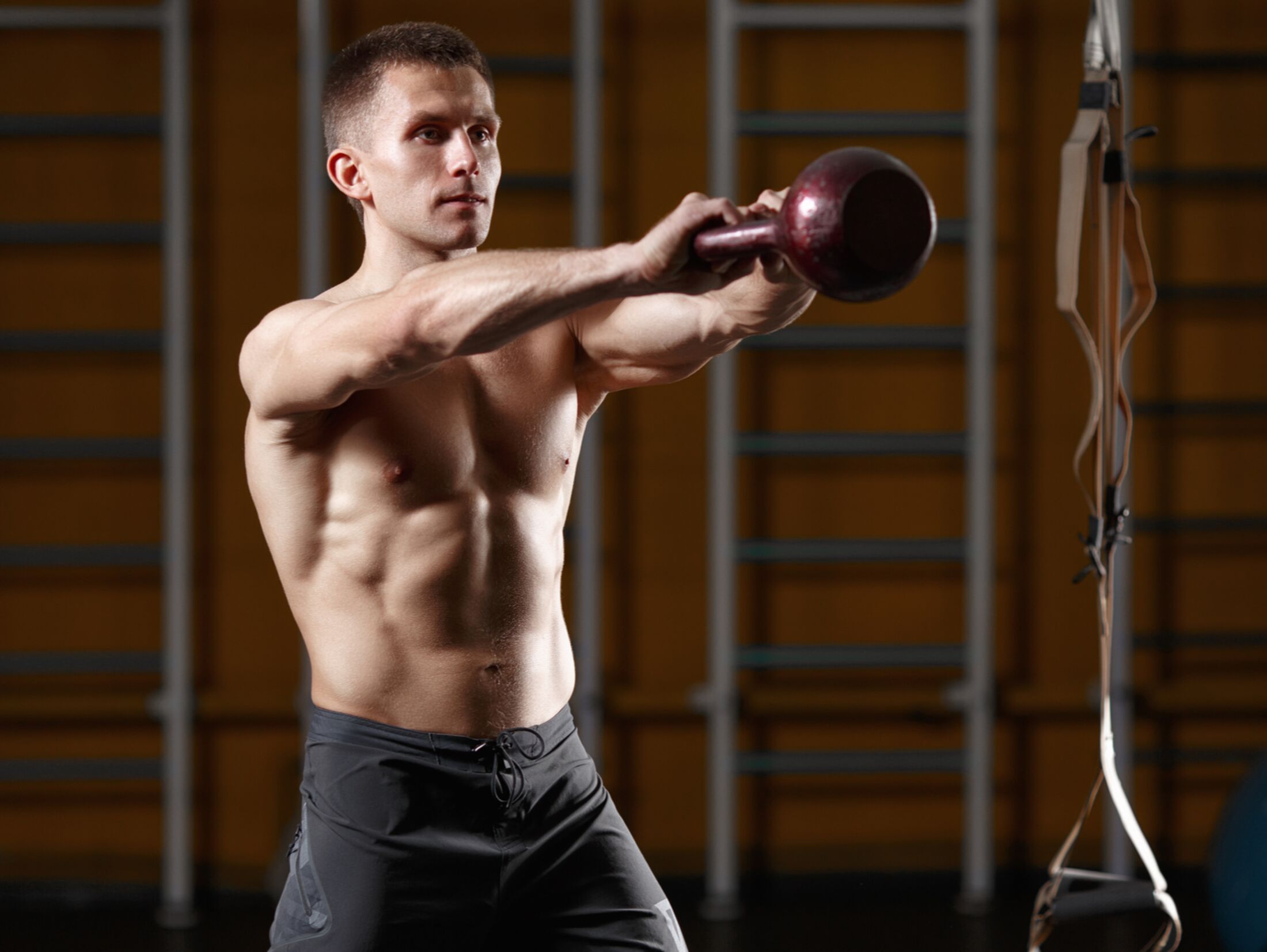 Hanteln Ganzkörpertraining - besten Übungen Kombination von Kraftübungen  für Oberkörper, Rumpf und Unterkörper.
