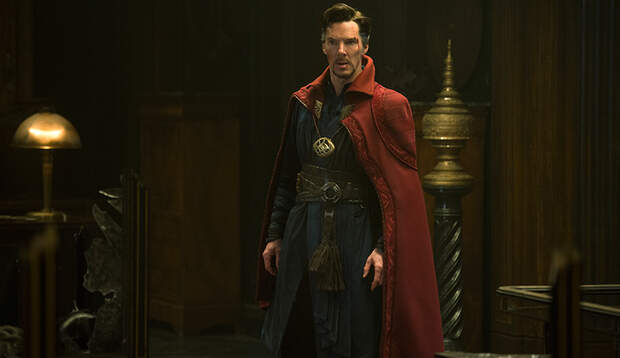 Dass Dr. Strange nicht zum albernen Budenzauber wird, liegt an den atemberaubenden CGI-Effekten, sowie jeder Menge Witz und Selbstironie
