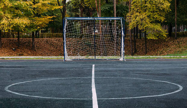 Ded Mityay_outdoor_sport_herbst_fussball_feld