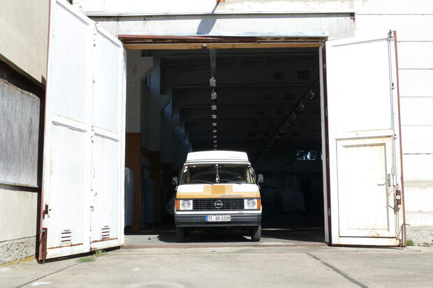 Den Opel von `82 entdeckte Justin bei ebay, nur 15 km von seinem Zuhause entfernt stand "Blitzi"