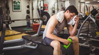 Diese 3 Angewohnheiten sabotieren deinen Erfolg beim Muskelaufbau
