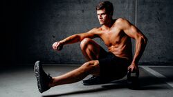 Diese Übungen ergeben das perfekte funktionelle Workout, das Sie in jedem Sport besser macht