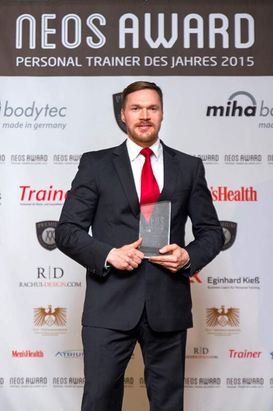 Dr. Michèl Gleich hat bei den Neos Awards 2015 die Auszeichnung "Newcomer des Jahres" erhalten