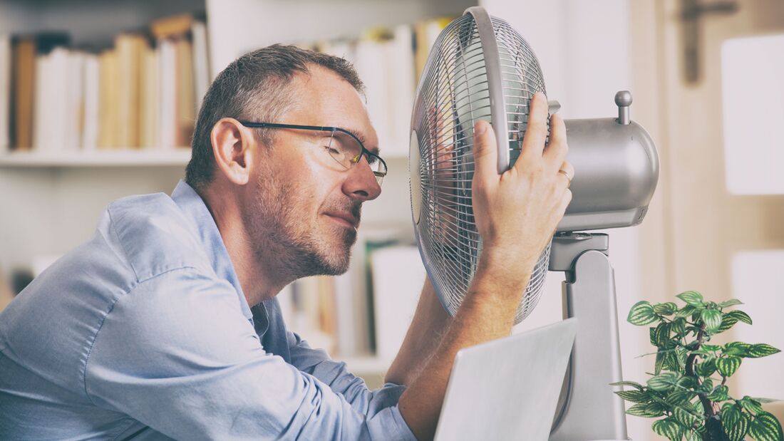 Ein Ventilator rettet dich vor der Hitze im Büro