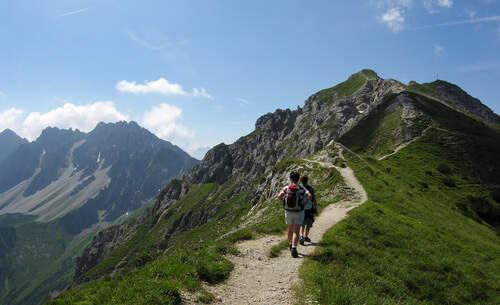 Ein Weg entlang der österreichischen Alpen