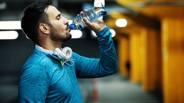 Hobby-Sportler können auch zu einer Flasche Wasser greifen