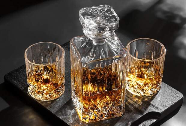Hochwertiger Whiskey gehört in eine hochwertige Karaffe