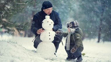 Im Winter kann man natürlich einen Schneemann bauen oder ...