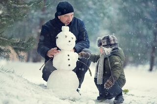 Im Winter kann man natürlich einen Schneemann bauen oder ...