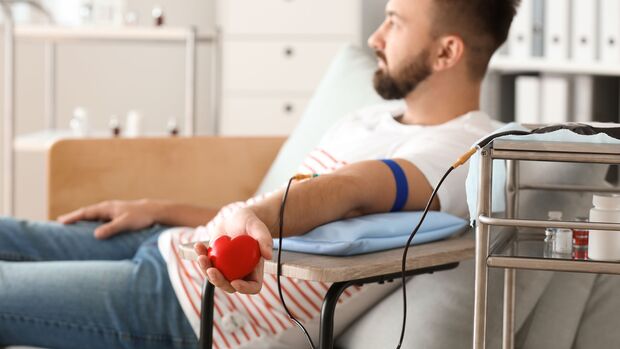 In Deutschland werden täglich etwa 15.000 Blutspenden benötigt