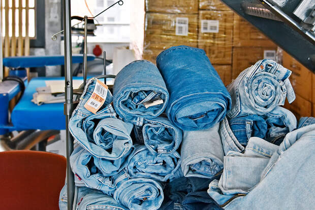 Jeans gestapelt