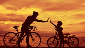 Kinder in die Welt setzen und fit bleiben? Nehmen Sie die Kleinen mit zum Training!