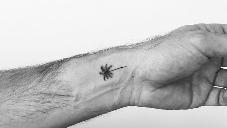 Tattoo kleines mann hand Kleine Tattoos