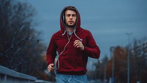 Laufen stärkt das Immunsystem und schützt damit zum Beispiel vor Erkältungen.