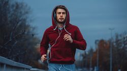 Laufen stärkt das Immunsystem und schützt damit zum Beispiel vor Erkältungen