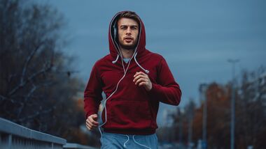 Laufen stärkt das Immunsystem und schützt damit zum Beispiel vor Erkältungen