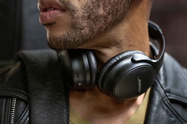 Männer-Spielzeug: Die Noise-Cancelling-Kopfhörer QuietComfort 45 von Bose