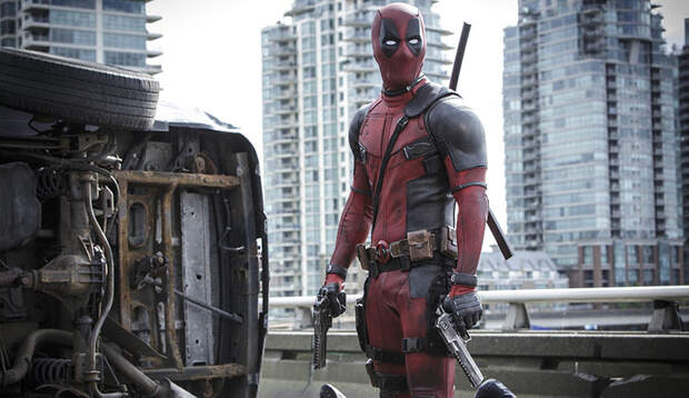 Marvels selbstironischer Anti-Superheld „Deadpool“ hat für Schurken, Zuschauer und Filmbranche nur bitterbösen Spott übrig