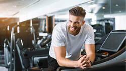 Mit diesen 9 Tipps kannst du deine Workouts effizienter machen und sind garantiert schneller unter der Dusche