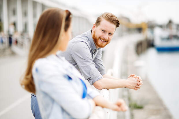 Mit einem Flirt-Spruch kommen Sie ins Gespräch