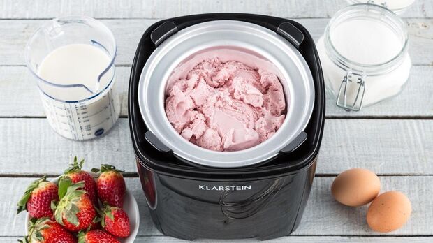 Mit einer Eismaschine lasen sich Eiscreme, Frozen Yogurt und Milchshakes zubereiten
