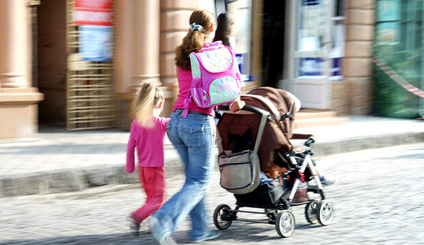 Mütter mit Kinderwagen erscheinen plötzlich in einem ganz anderen Licht