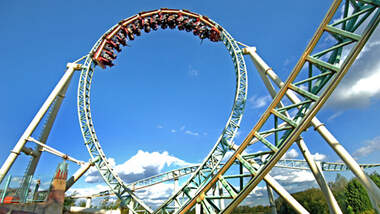 Rollercoaster des Wahnsinns: Colossus-Achterbahn im Thorpe Park in England