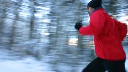 Schnee-Laufen hält Sie fit im Winter