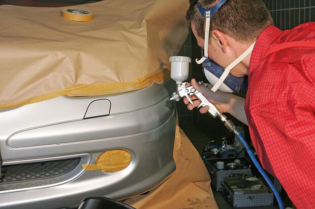 Smart-Repair-Verfahren am Auto