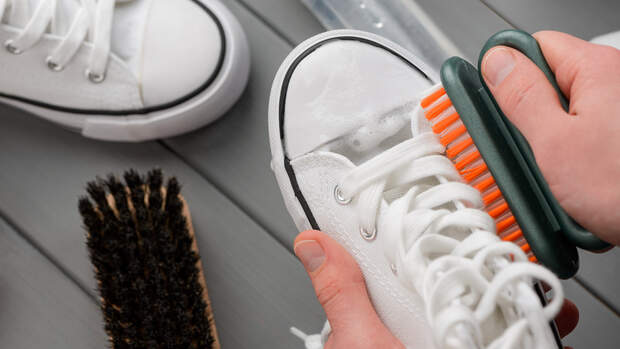 Sneaker-Pflege SS21 / Canvas