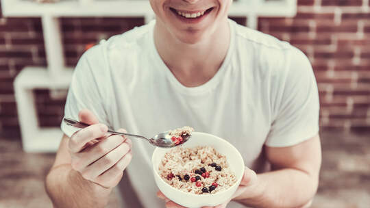 So enthält dein Oatmeal noch mehr Eiweiß