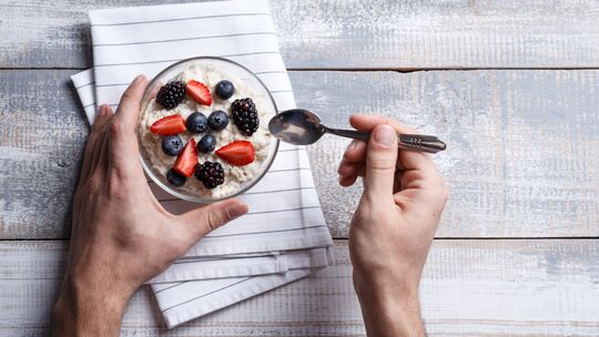 So wird dein Porridge zur Proteinbombe