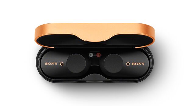 Sonys kabellose In-Ears WF-1000XM3: Im Ladecase werden die Stöpsel magnetisch gehalten