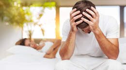 Starke, plötzlich beim Sex auftretende Kopfschmerzen können lebensgefährlich sein