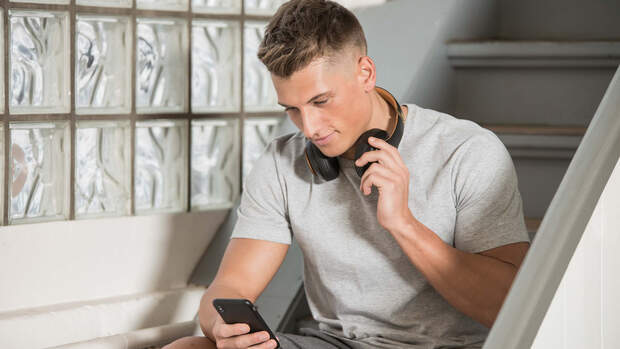 Wenn du Probleme hast, dich allein zum Training zu motivieren, verabrede dich mit deinen Trainingspartnern doch mal online