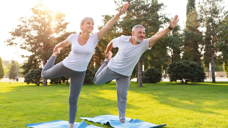 Wer regelmäßig Yoga macht, verringert sein Stresslevel und sorgt für innere Entspannung 