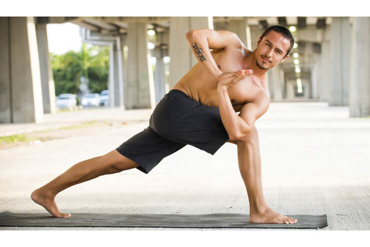 So Profitieren Manner Von Yoga Men S Health