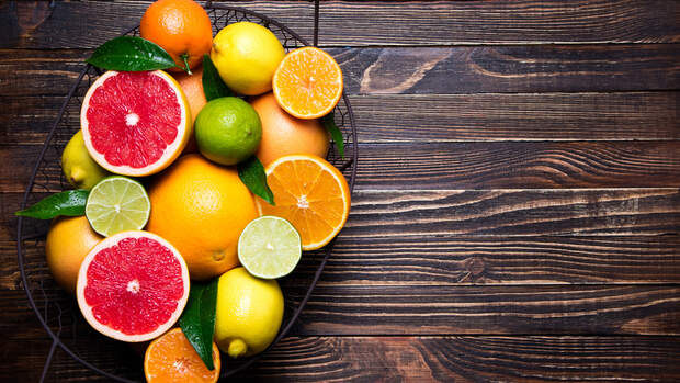 Zitrusfrüchte enthalten circa 50 Milligramm Vitamin C pro 100 Gramm