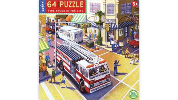 Zu sehen ist das Cover eines Feuerwehr-Puzzles mit einem hellhäutigen sowie einem dunkelhäutigen Feuerwehrmann.