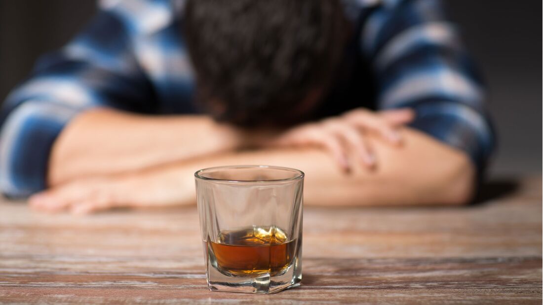 Zu viel Alkohol getrunken? Der regelmäßige Konsum hat schwerwiegende Auswirkungen auf Ihre Gesundheit