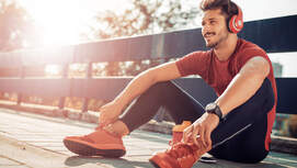 Wir erklären, welche Musik dich antreibt und verpassen dir eine Trainings-Playlist mit den besten Songs zum Sport