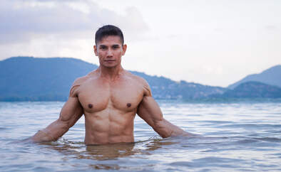 Strong,Handsome,Body,Builder,Athletic,Man,Model,Posing,At,The