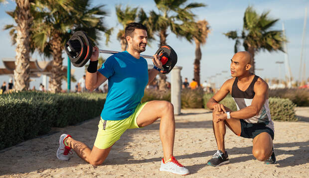 sh_426249976_bbernard_VR_Training_Personal_Trainer_Workout_800x462.jpg