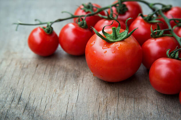 sh_Juta_250227973_Tomate_kalorienarmes_Gemuese_800x533.jpg